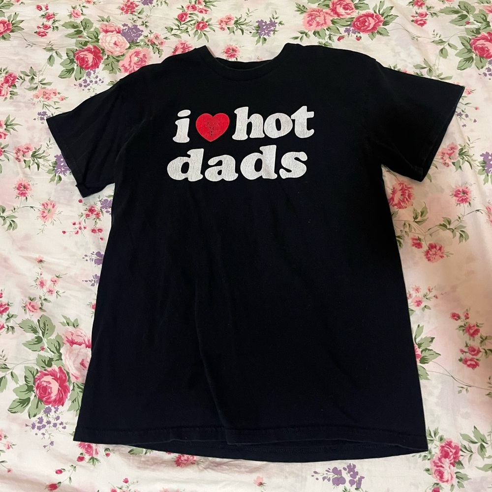 Danny Duncan “i ❤️ hot dads” T-Shirt Medium